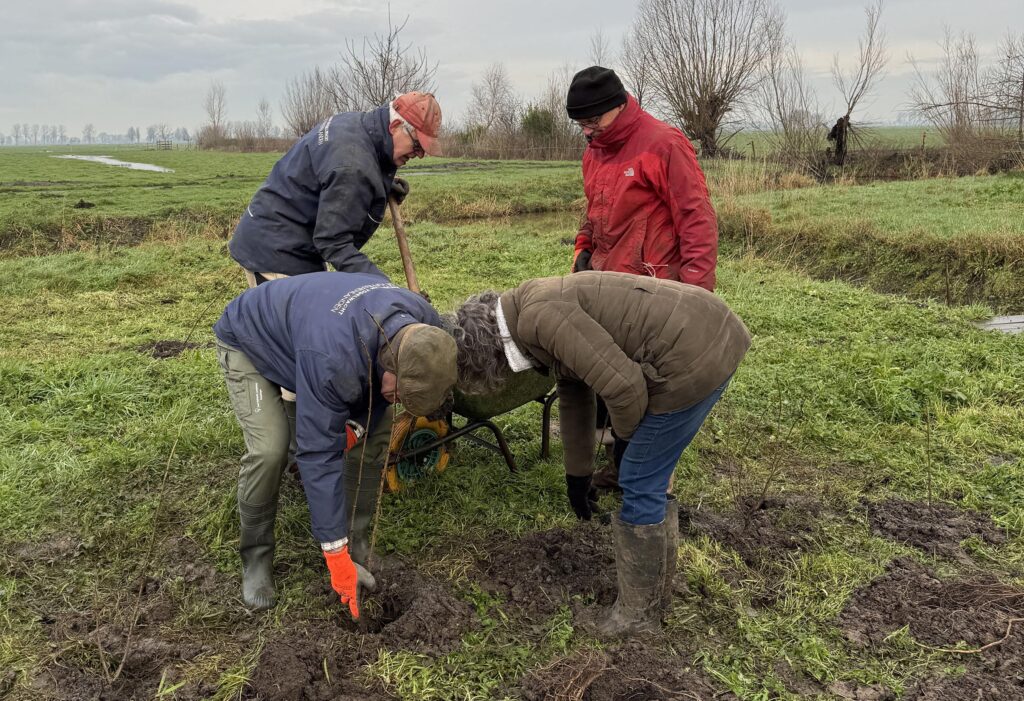 Land van Ons vrijwilligers aan het werk foto door Guus de Groot