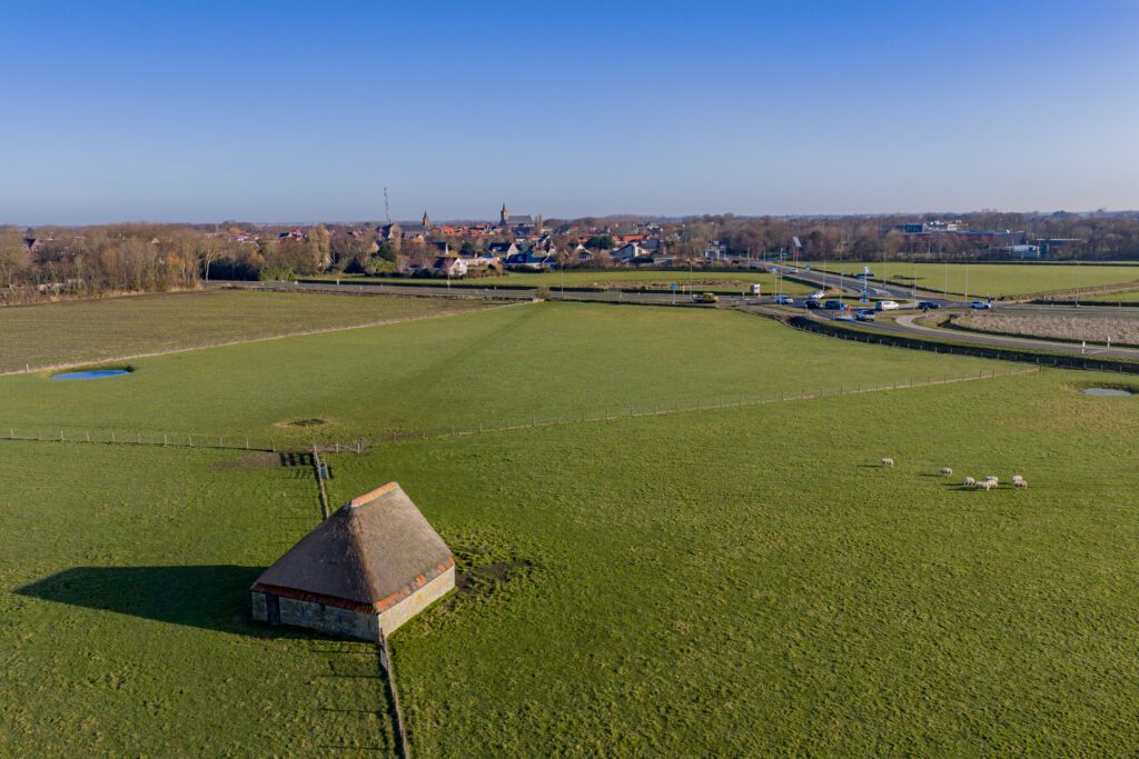 Land van Ons koopt landbouwgrond met traditionele schapenboet op Texel